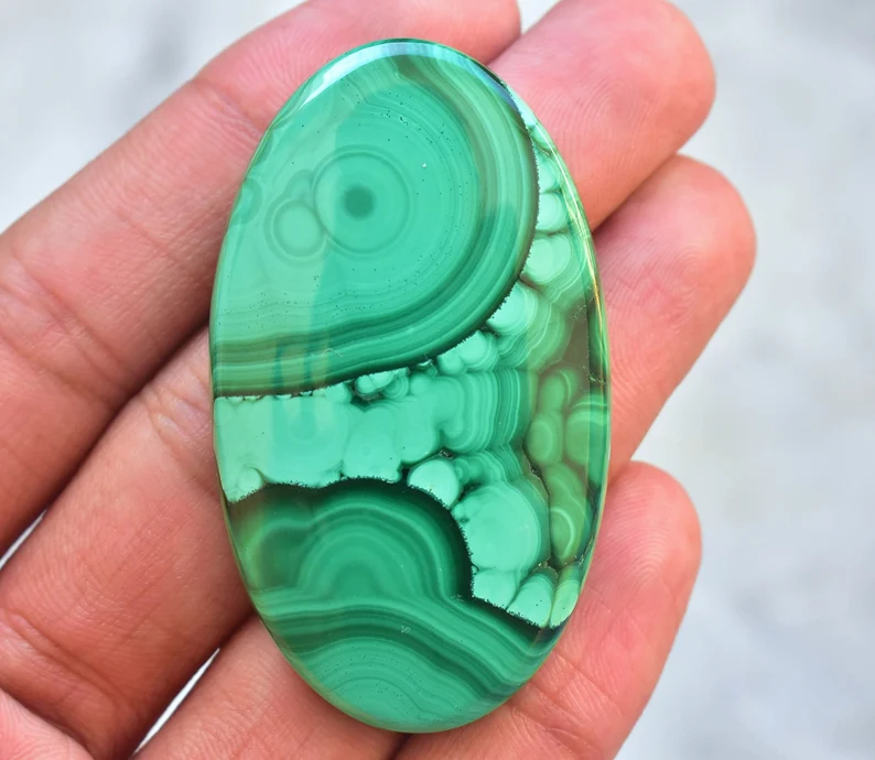 Malachite Cabochon / Top Grade Malachite Gemstone / High Quality / Oval Shape / 148.15 Ct. / 53x31x7 mm / Loose Gemstone H-47