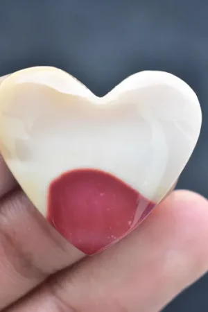 Red Mookaite Cabochon / Red Mookaite Gemstone / For jewelry / Heart Shape / 34.00 ct. / 25x29x6 mm. / Loose Gemstone / Q-125