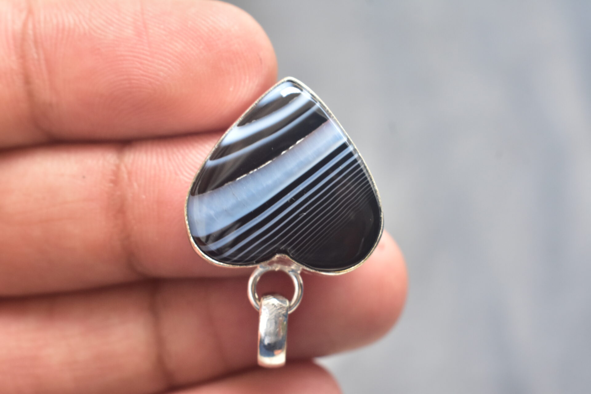 Black Banded Agate Cabochon / Plated Silver Pendant / For Jewelry / Heart Shape / Loose Gemstone Jewelrys A-255