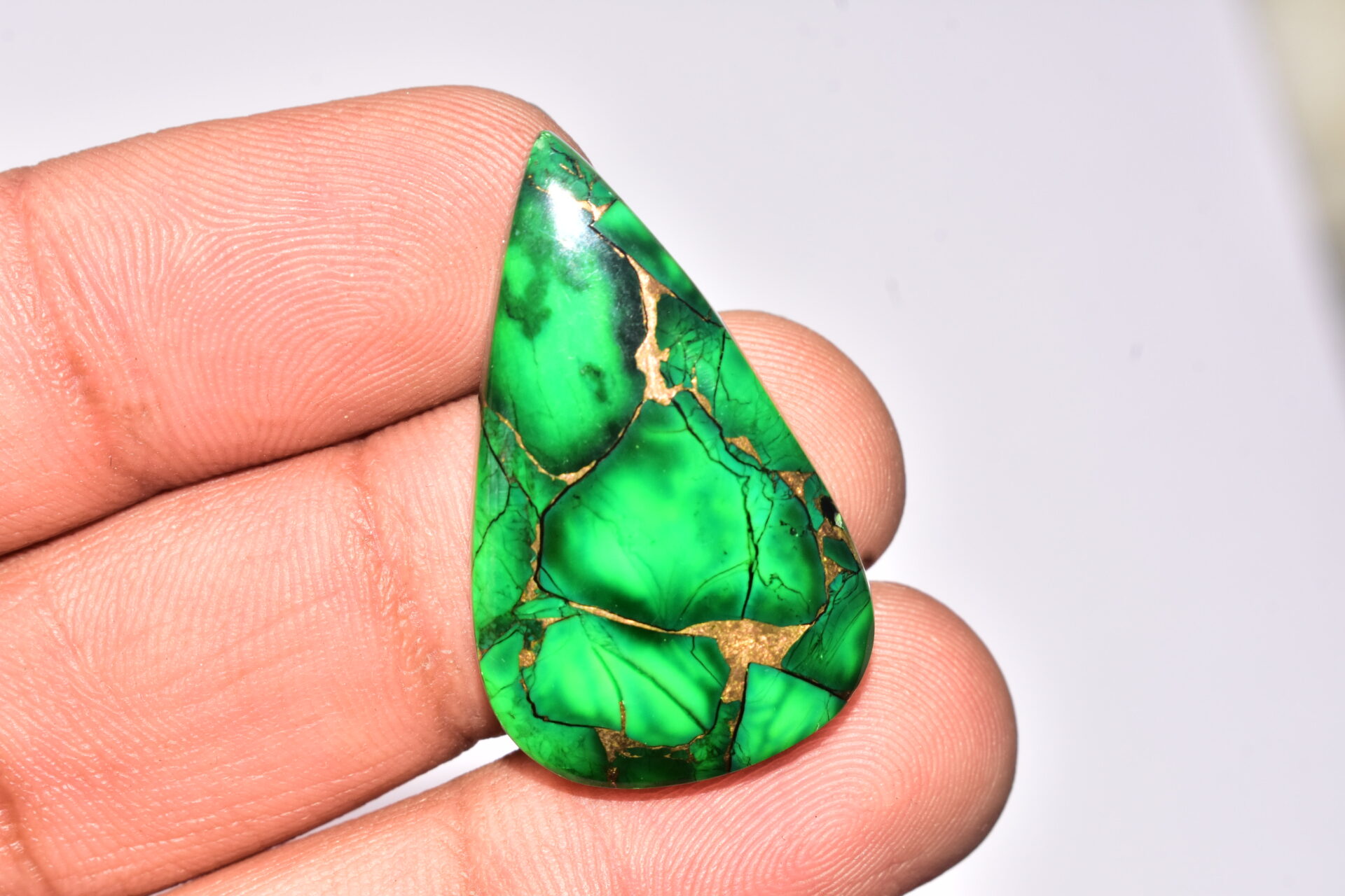 Green Dahlia Copper Turquoise Cabochon / Green Dahlia Copper Turquoise Gemstone / Pear Shape / 26.15 Ct. / 33x20x5 mm. / Q-941