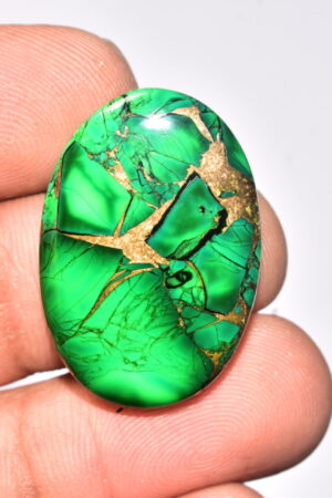 Green Dahlia Copper Turquoise Cabochon / Green Dahlia Copper Turquoise Gemstone / Oval Shape / 32.85 Ct. / 29x20x5 mm. / Q-943