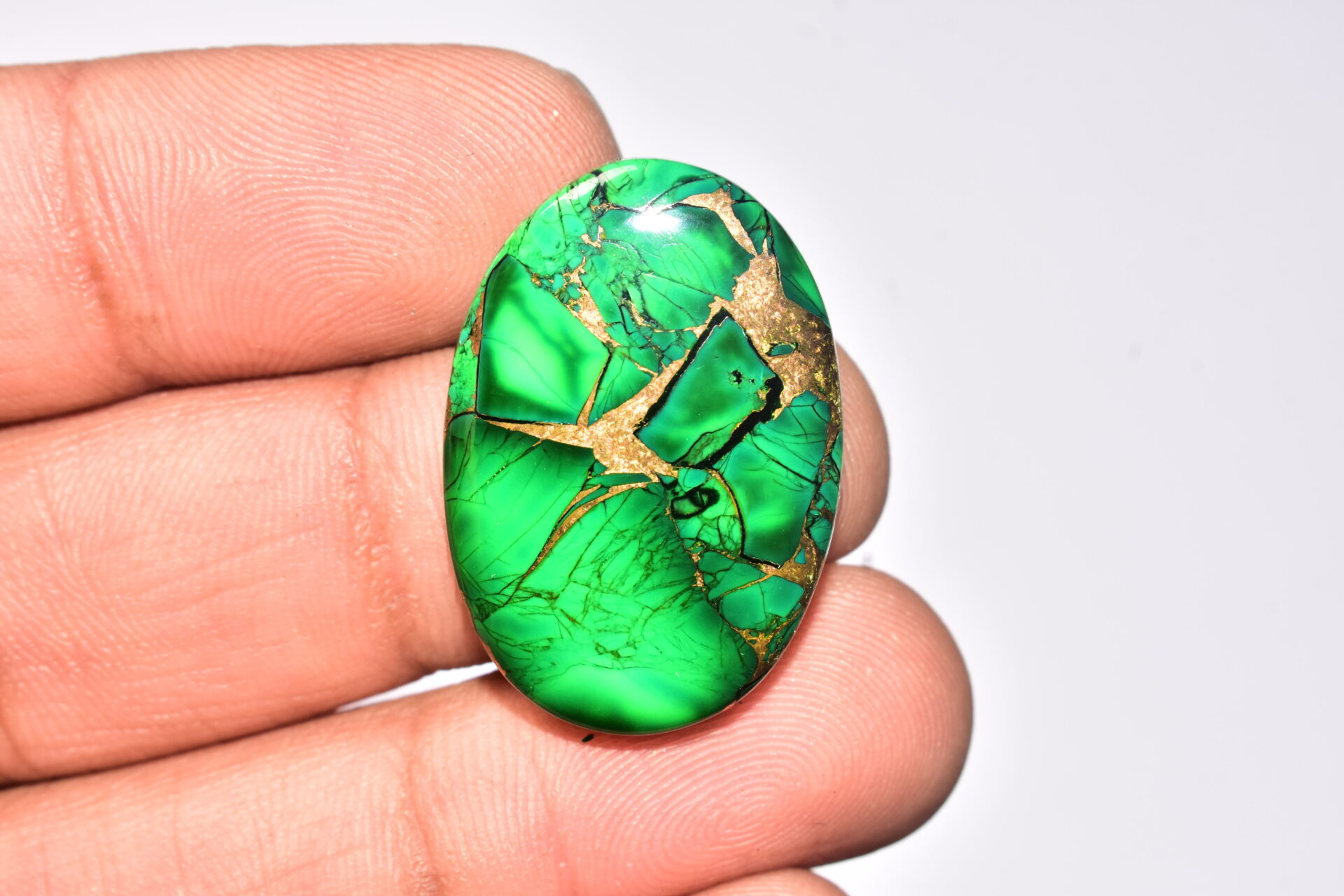 Green Dahlia Copper Turquoise Cabochon / Green Dahlia Copper Turquoise Gemstone / Oval Shape / 32.85 Ct. / 29x20x5 mm. / Q-943